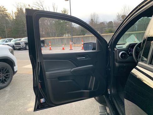 Used 2024 Chevrolet Colorado LT w/ LT Convenience Package II image 16