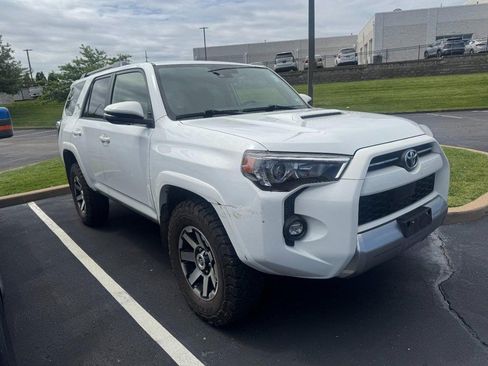 Used 2024 Toyota 4Runner TRD Off-Road Premium AWD/4WD image 5