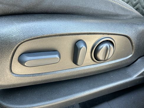 Used 2022 Chevrolet Equinox LT AWD/4WD image 18