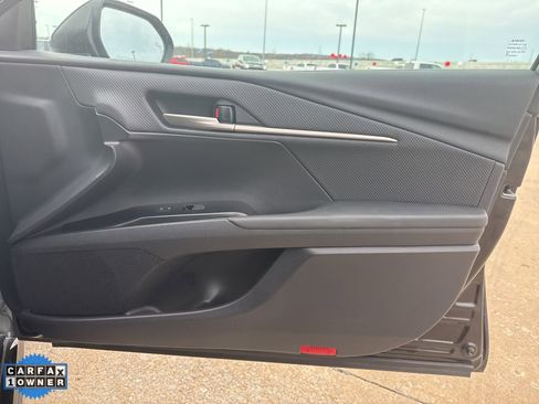 Used 2025 Toyota Camry SE image 25