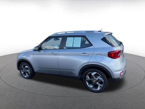 Used 2025 Hyundai Venue SEL image 10