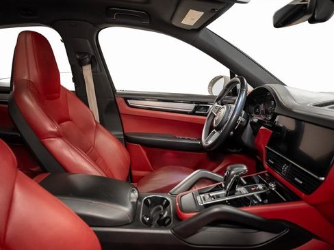 Used 2023 Porsche Cayenne Platinum Edition image 57