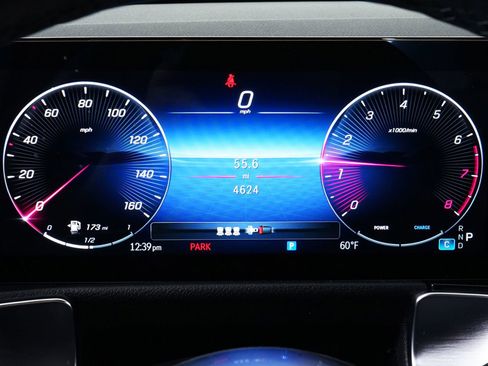 Used 2025 Mercedes-Benz GLB 250 4MATIC image 21
