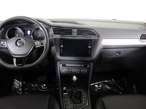 Used 2020 Volkswagen Tiguan SE image 34