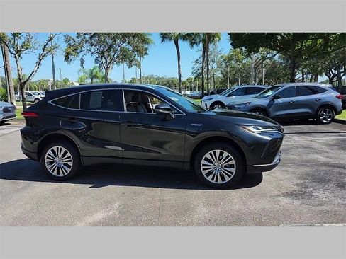 Used 2021 Toyota Venza Limited image 43