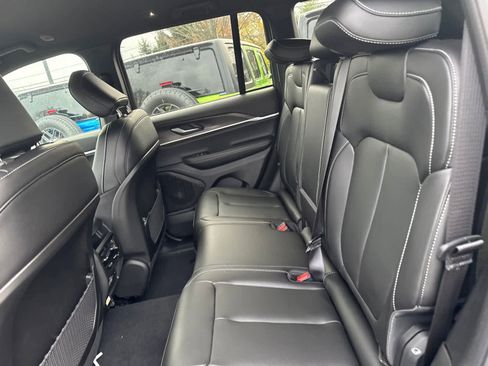 New 2025 Jeep Grand Cherokee Limited w/ Black Appearance Package image 31