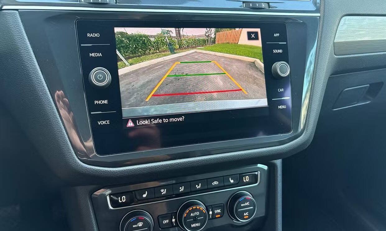 Used 2021 Volkswagen Tiguan SE w/ Panoramic Sunroof Package FWD image 17