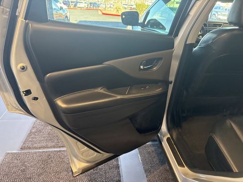 Used 2023 Nissan Murano SV image 19
