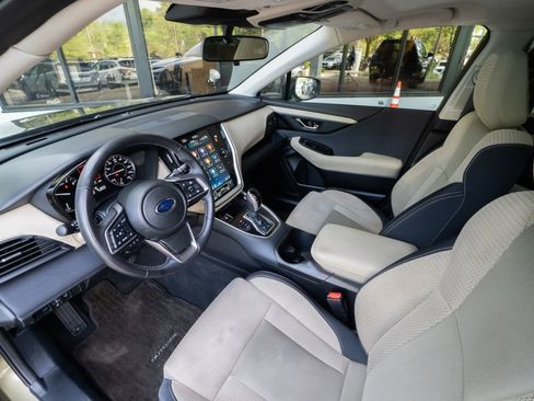 Used 2024 Subaru Outback Premium AWD/4WD image 9