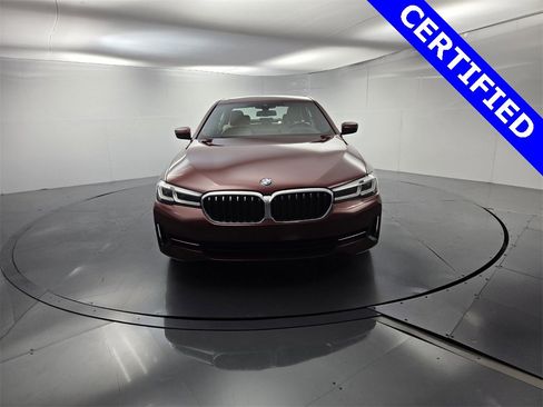Certified 2023 BMW 530i w/ Premium Package image 3