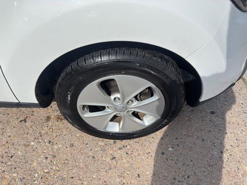 Used 2016 Kia Soul image 16