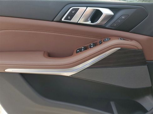 Used 2024 BMW X5 xDrive40i w/ Premium Package image 11