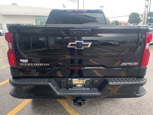 Used 2025 Chevrolet Silverado 1500 ZR2 w/ Technology Package AWD/4WD image 4