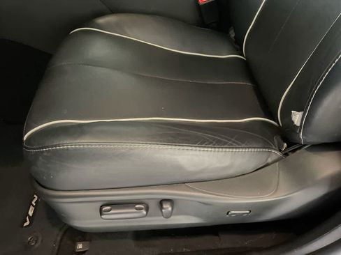 Used 2013 Toyota Venza Limited image 12