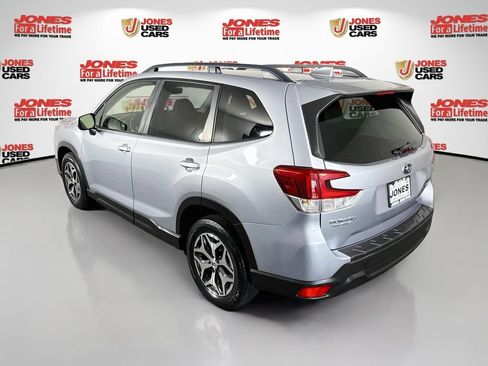Used 2020 Subaru Forester Premium AWD/4WD image 2