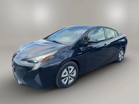 Used 2018 Toyota Prius Three FWD image 4