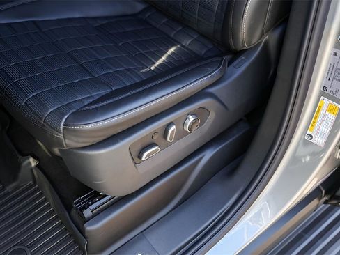 Used 2025 Cadillac Escalade Sport Platinum w/ LPO, ONYX Package image 8