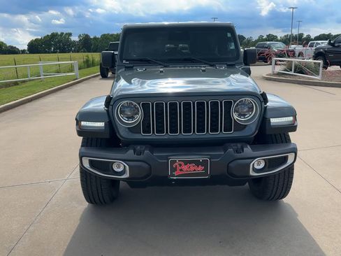 Used 2025 Jeep Wrangler Unlimited Sahara AWD/4WD image 4