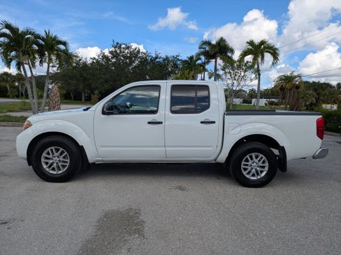 Used 2021 Nissan Frontier SV RWD image 7