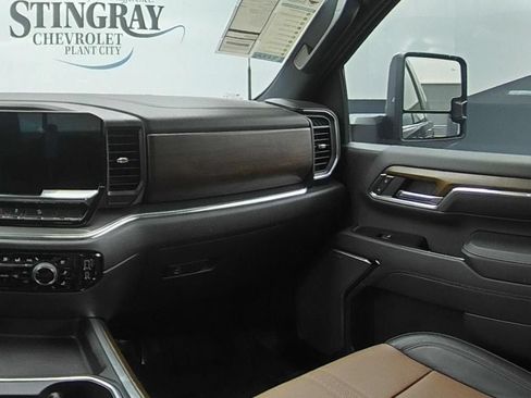 Used 2024 Chevrolet Silverado 2500 High Country w/ High Country Premium Package AWD/4WD image 18