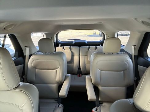 Used 2020 Ford Explorer XLT w/ Equipment Group 202A image 27