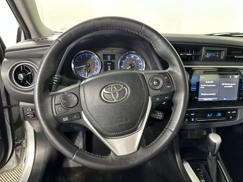 Used 2018 Toyota Corolla SE w/ SE Premium Package image 14
