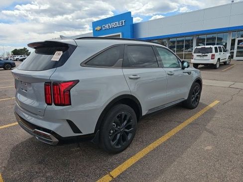 Used 2023 Kia Sorento SX image 3