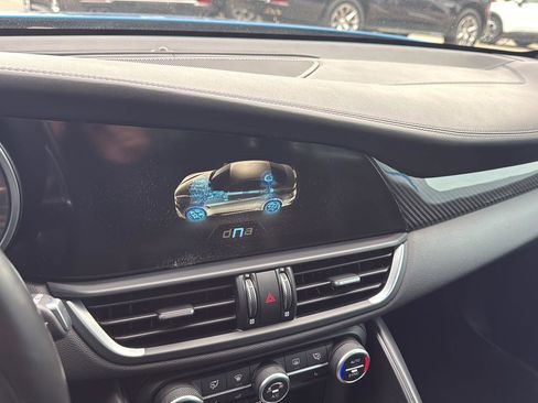 Used 2018 Alfa Romeo Giulia Quadrifoglio w/ Driver Assist Dynamic Package image 32