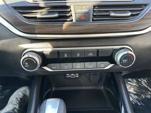 Used 2024 Nissan Altima 2.5 SV image 33