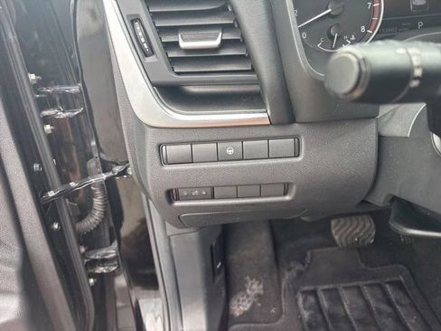 Used 2023 Nissan Rogue SV AWD/4WD image 19