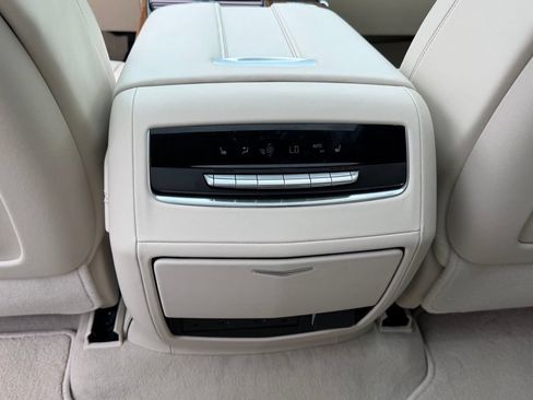Used 2025 Cadillac Escalade ESV Sport Platinum w/ LPO, ONYX Package AWD/4WD image 18