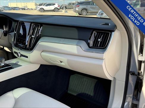 Certified 2025 Volvo XC60 T8 Plus w/ Protection Package Premier image 21