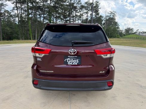 Used 2018 Toyota Highlander XLE FWD image 4