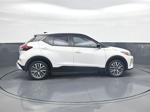 Certified 2023 Nissan Kicks SV image 8