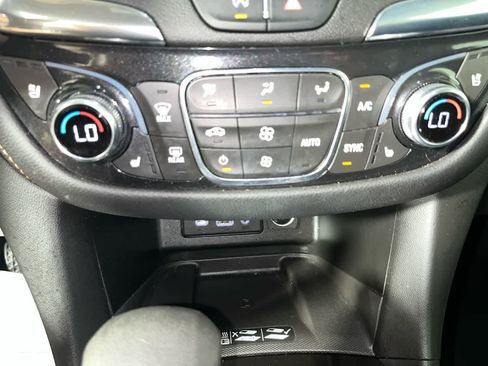 Used 2022 Chevrolet Equinox Premier AWD/4WD image 21