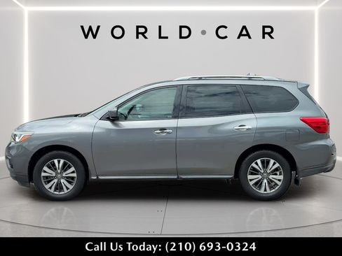 Used 2017 Nissan Pathfinder SV FWD image 4