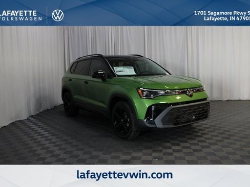 New 2025 Volkswagen Taos SE image 1