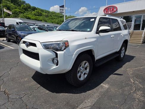 Used 2015 Toyota 4Runner SR5 Premium AWD/4WD image 3