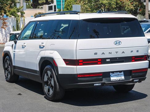 Used 2025 Hyundai Santa Fe SEL FWD image 7