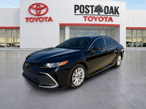 Used 2024 Toyota Camry LE FWD image 4