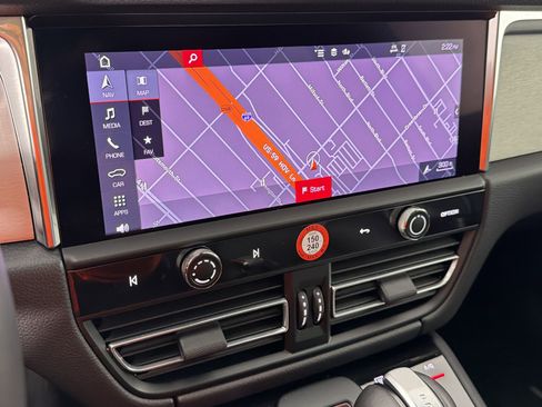 Certified 2026 Porsche Macan image 24