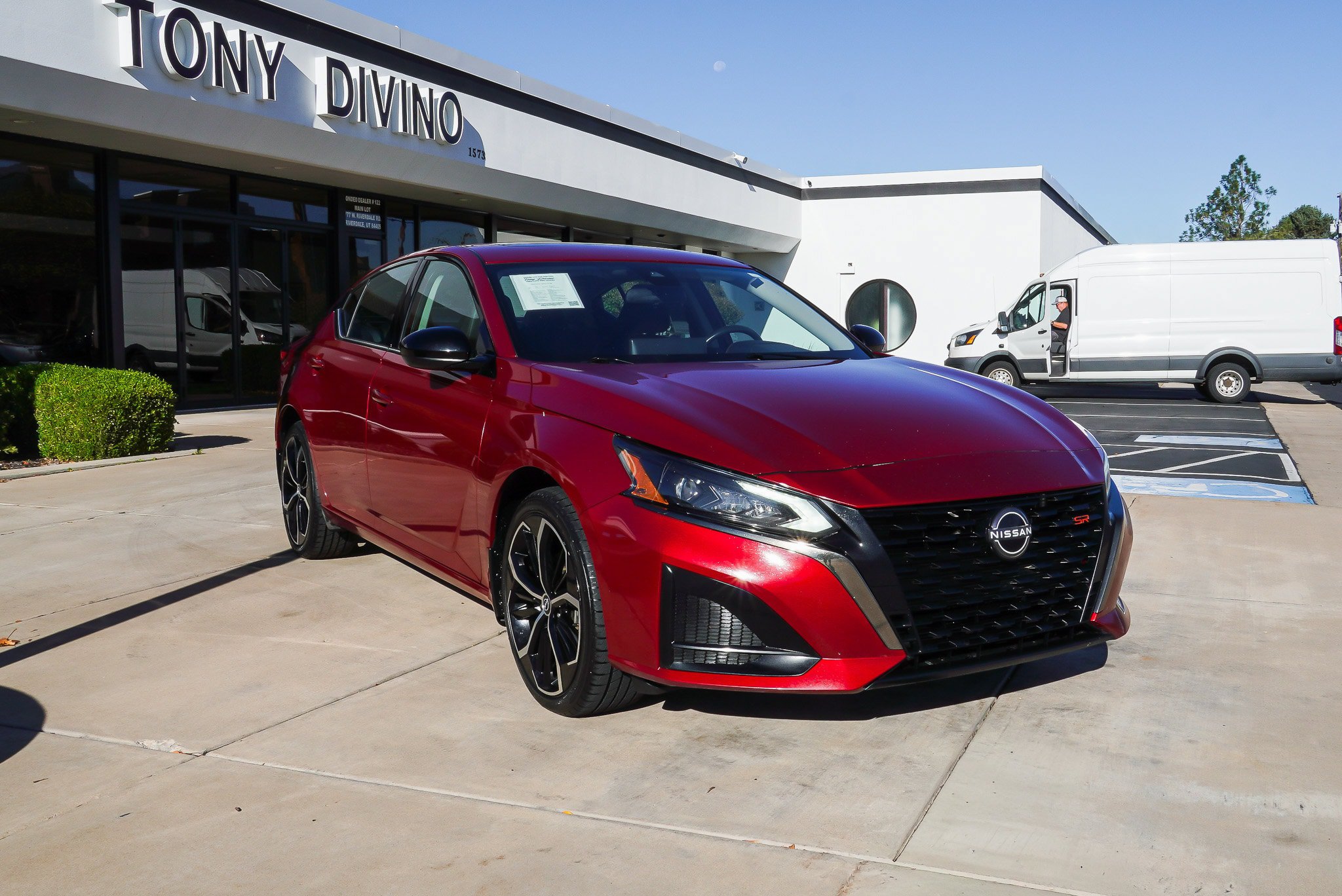 Used 2024 Nissan Altima 2.5 SR w/ SR Premium Package AWD/4WD image 2