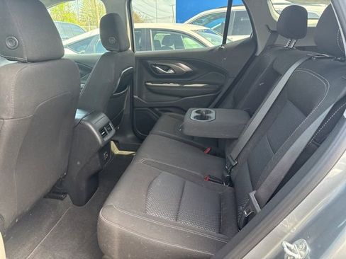 Used 2023 GMC Terrain SLE w/ Driver Convenience Package image 10