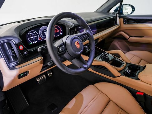 New 2026 Porsche Cayenne GTS image 4