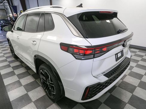 New 2026 Volkswagen Tiguan SEL R-Line AWD/4WD image 9