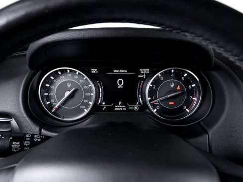 Used 2021 Maserati Levante AWD/4WD image 36