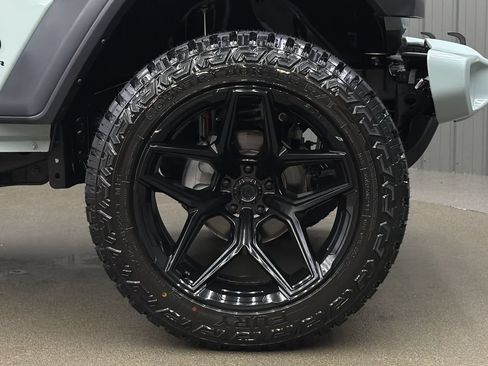 Used 2024 Jeep Wrangler Unlimited Sport AWD/4WD image 9