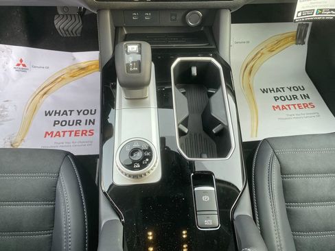 New 2026 Mitsubishi Outlander SE image 22