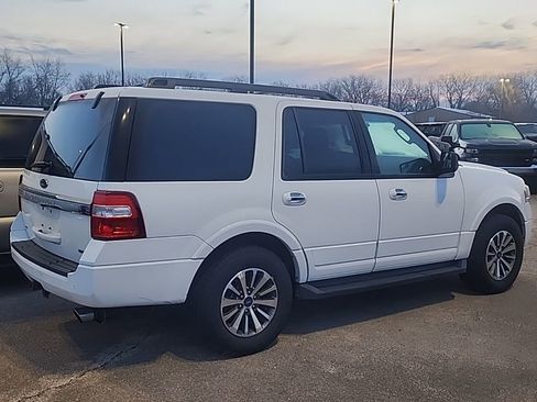 Used 2017 Ford Expedition XLT image 2