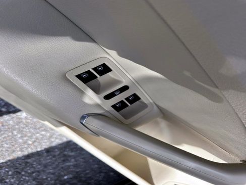 Used 2018 Volkswagen Passat 2.0T SE image 13